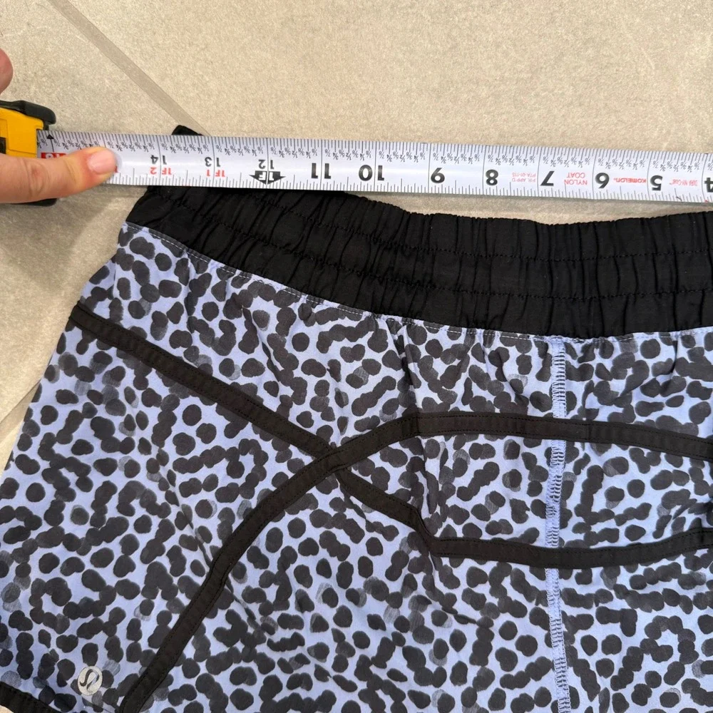 Lululemon Tracker Short V Blue Black Leopard Spot Print Size 10 Running Shorts